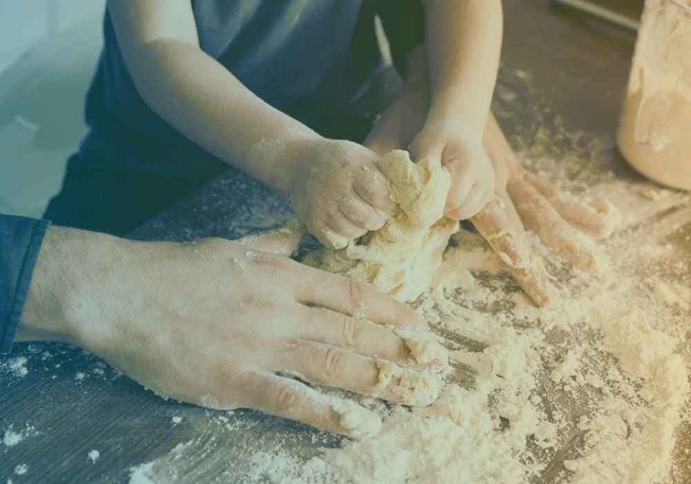 5 benefícios de cozinhar para crianças